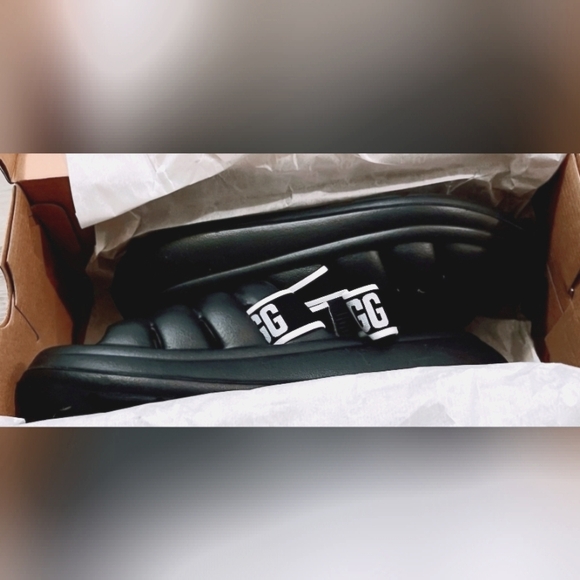 NWOT UGG YEAH SPORT SLIDE SANDAL - Picture 3 of 4